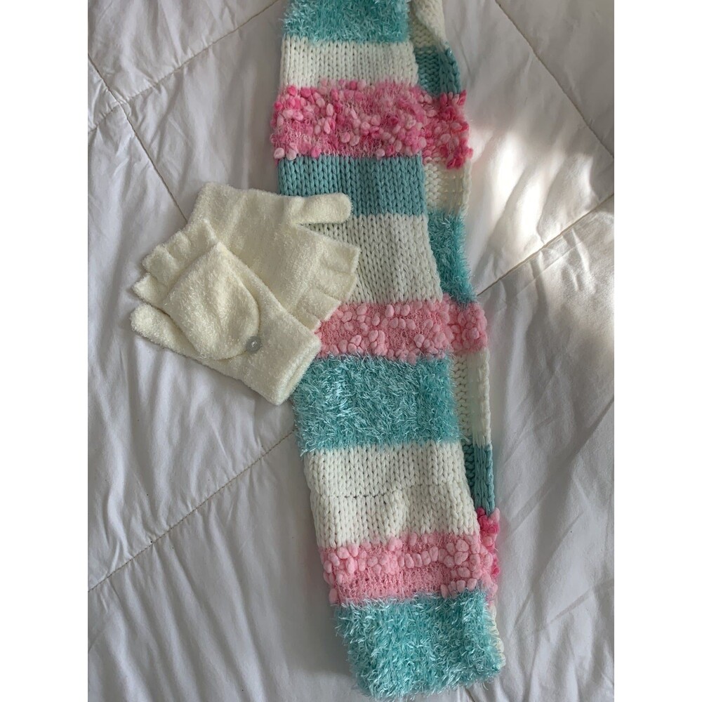NWOT! Scarf/gloves set